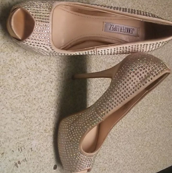 Heels - Picture 2 of 3